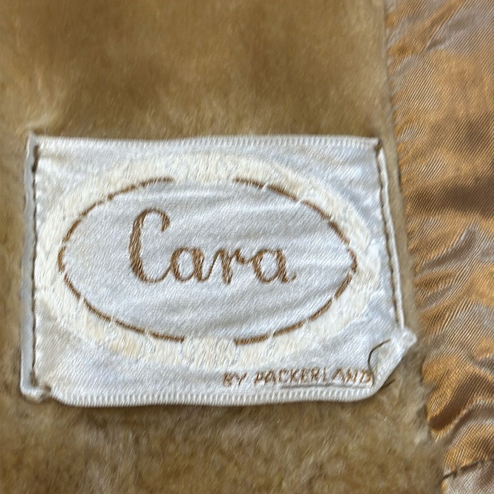 Vintage Cara women’s faux fur coat. No size tag. Please see measurements - Picture 8 of 11